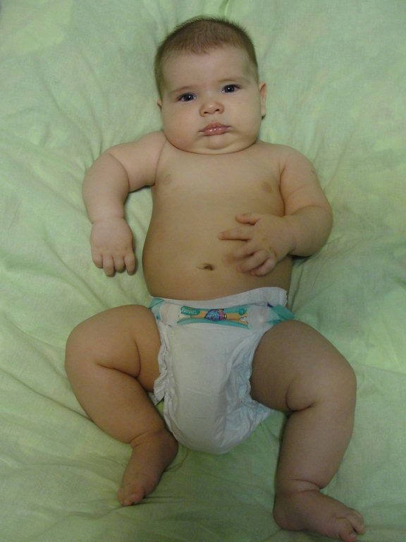 6 килограмм в 6 месяцев. Пухлые дети до года. Месячный ребенок. 2 Месяца ребенку. Пухлый 3 месячный малыш.